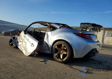 2023 Toyota Gr 86 Premium z USA, uszkodzony, nr VIN JF1ZNBE15P9761978